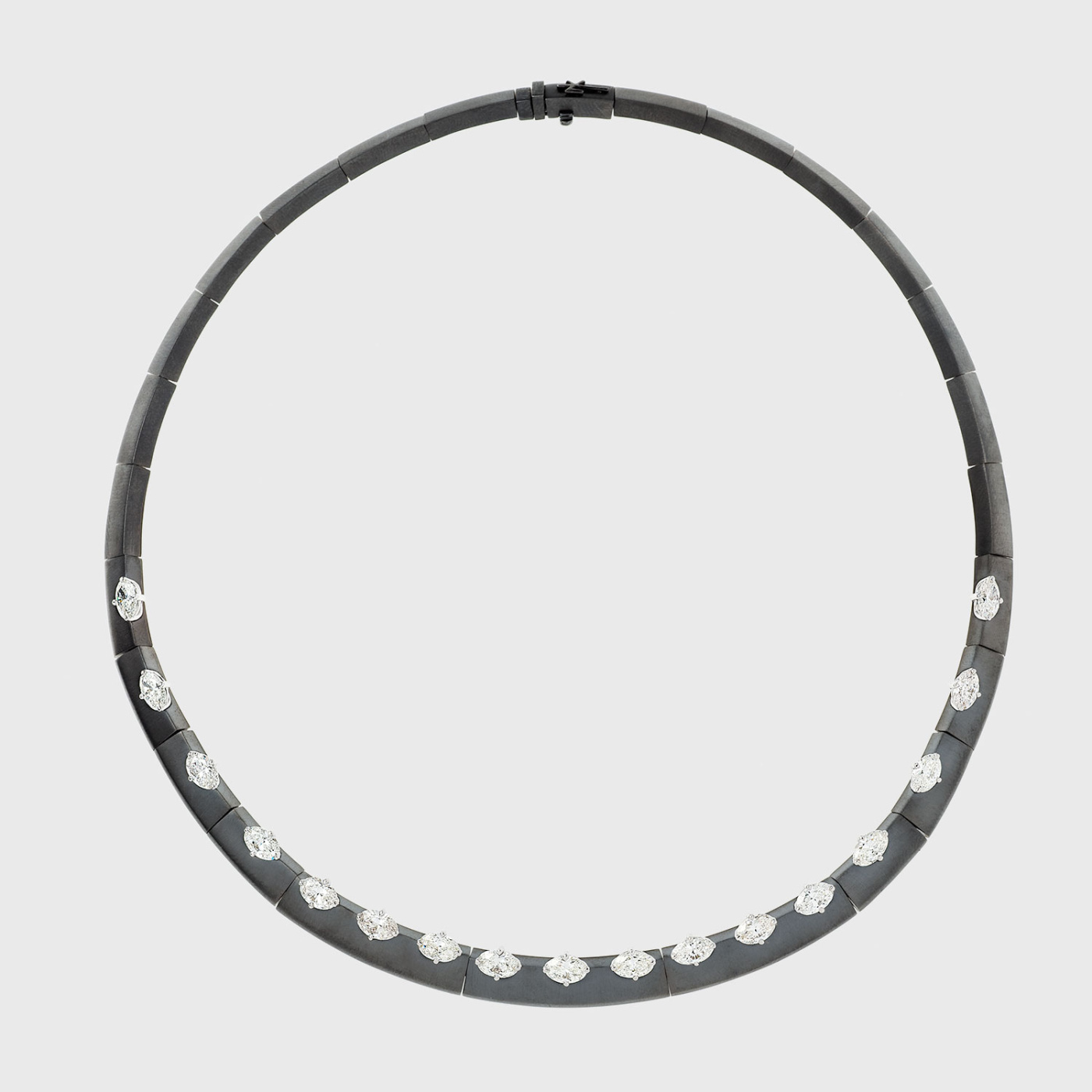 Blackened white gold necklace with oval white diamonds