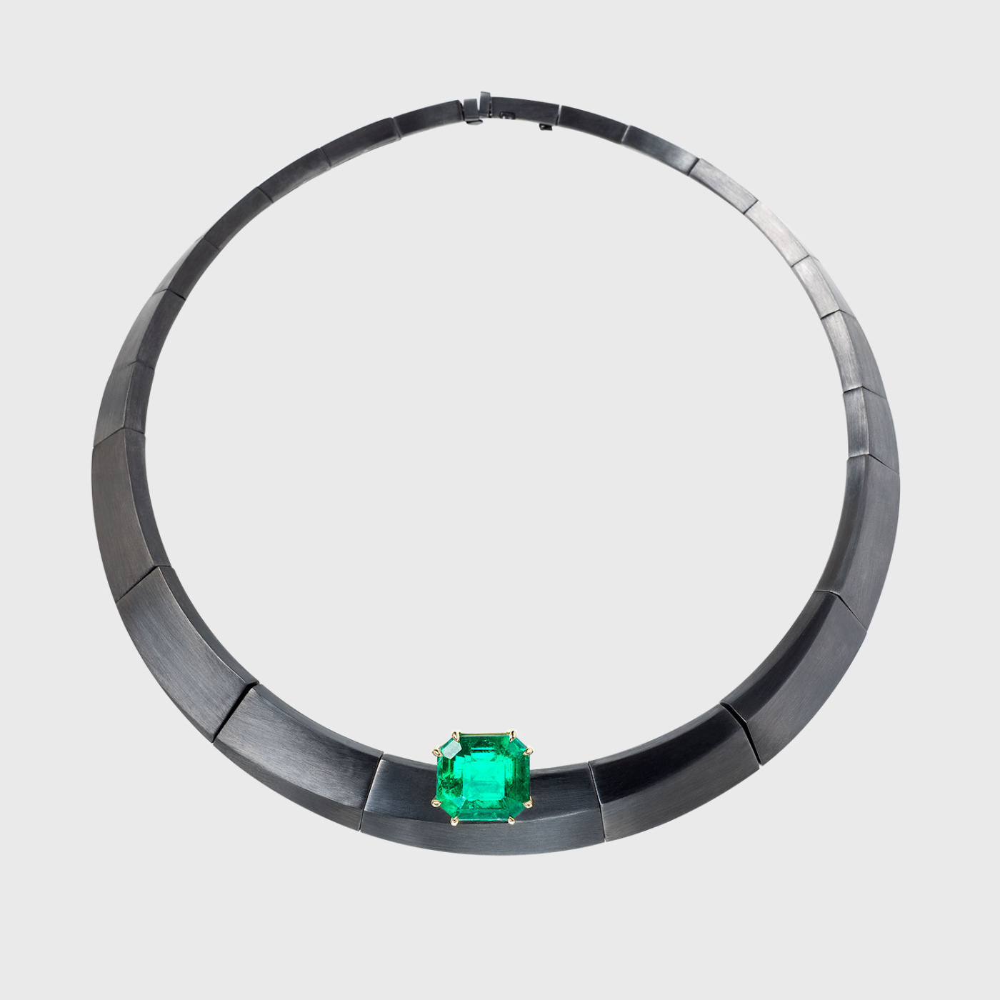 Blackened white gold necklace with emerald