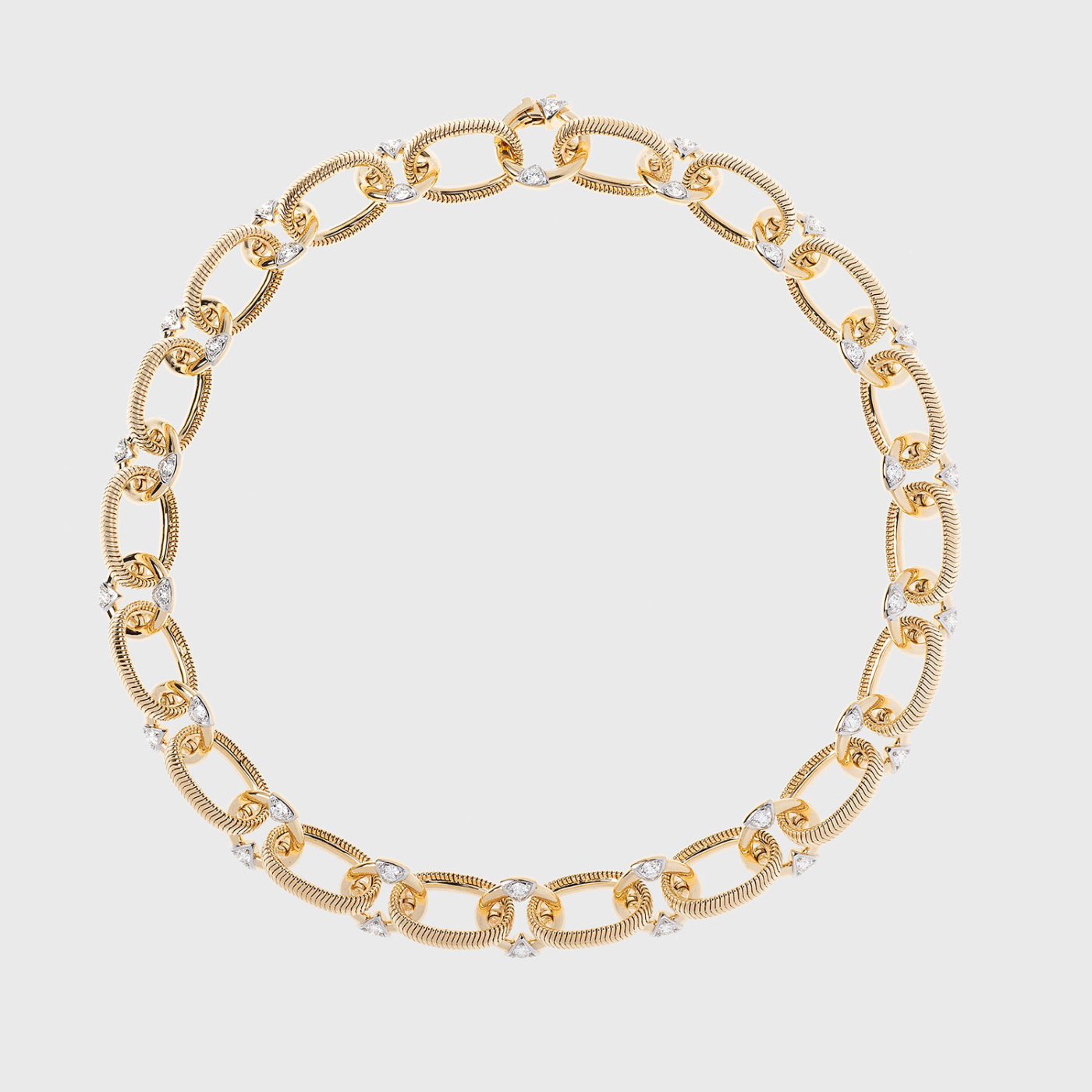 Yellow gold chain necklace with round white diamonds