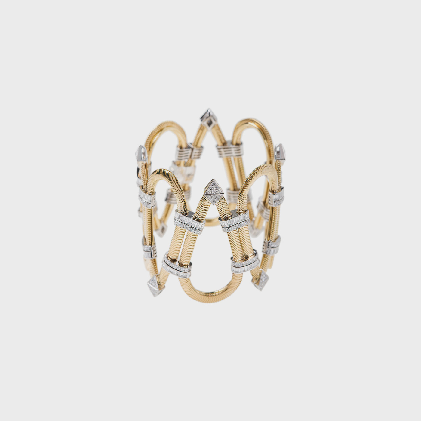 Yellow gold chain cuff bracelet with white diamonds