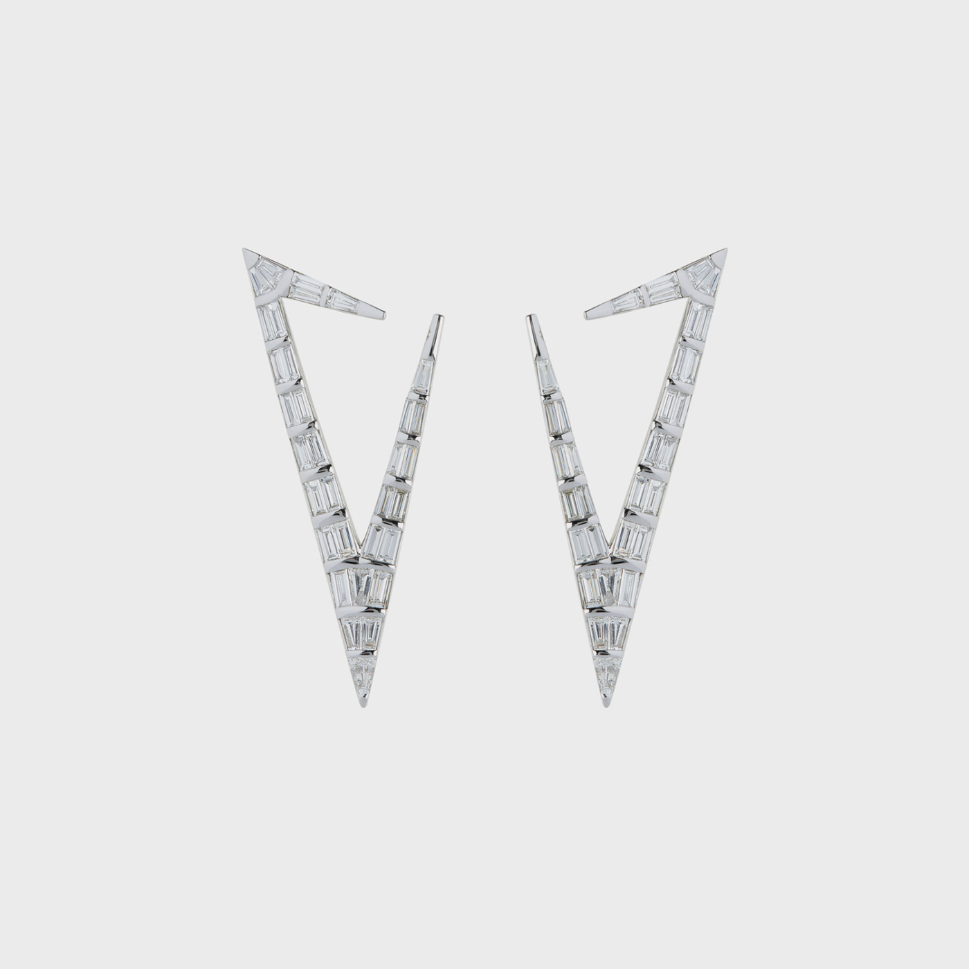 White gold earrings with white diamond baguettes
