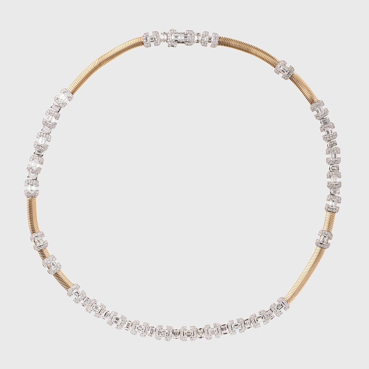 Yellow gold chain necklace with white diamonds