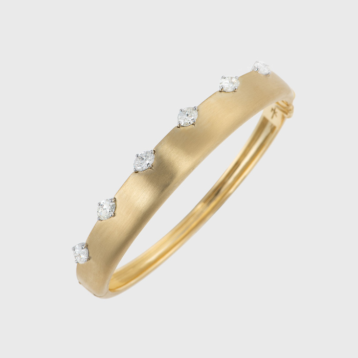 Yellow gold tennis bracelet with oval white diamonds