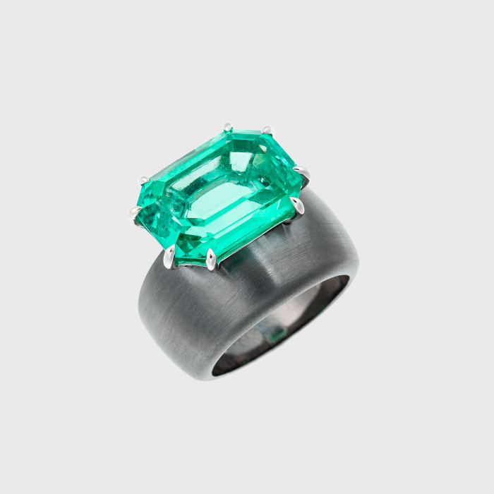 Blackened white gold ring with emerald