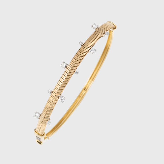 Yellow gold chain tennis bracelet with princess cut white diamonds
