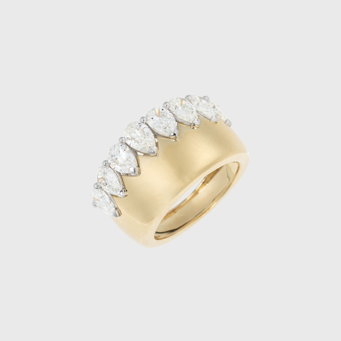 Yellow gold ring with pear white diamonds