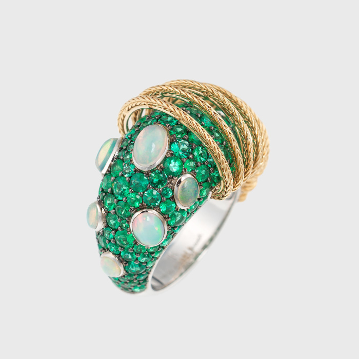 Yellow gold ring with emeralds and opals