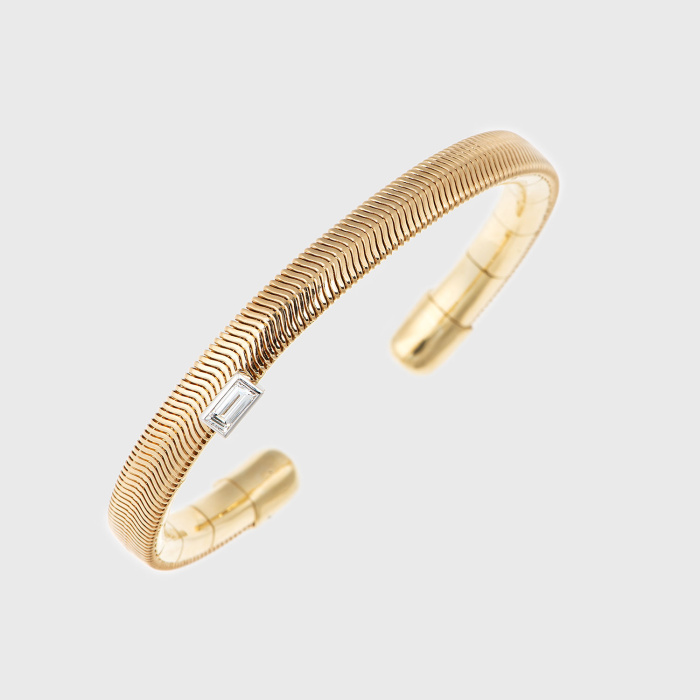 Yellow gold chain bangle bracelet with white diamond baguette