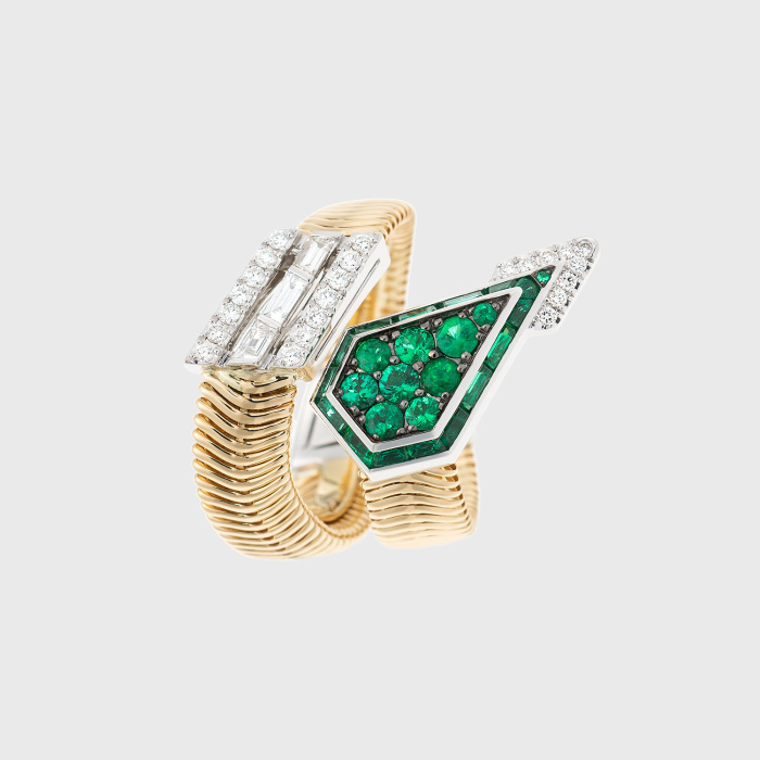 Yellow gold chain ring with emeralds and white diamonds