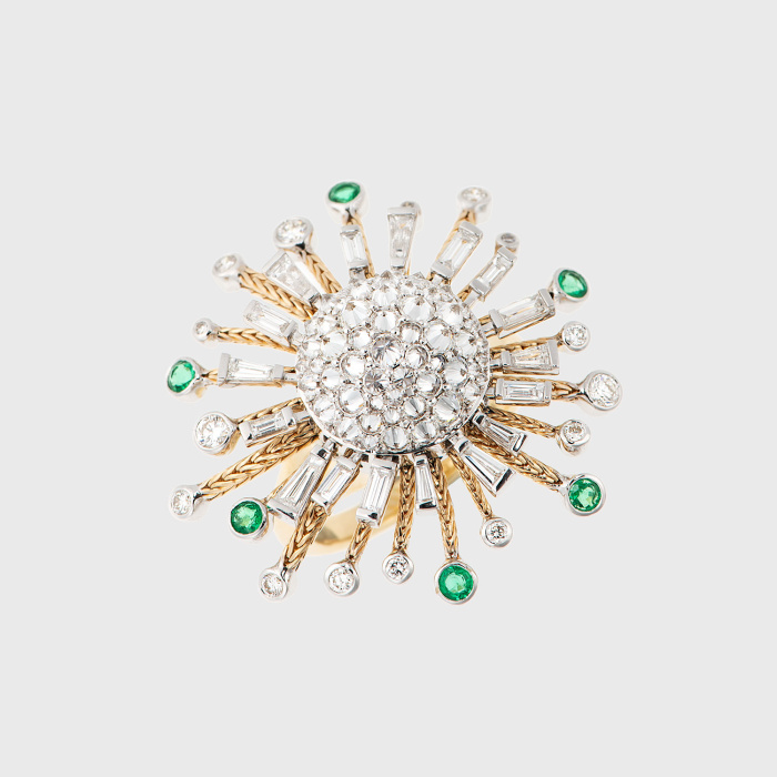 Yellow gold ring with white diamonds and emeralds