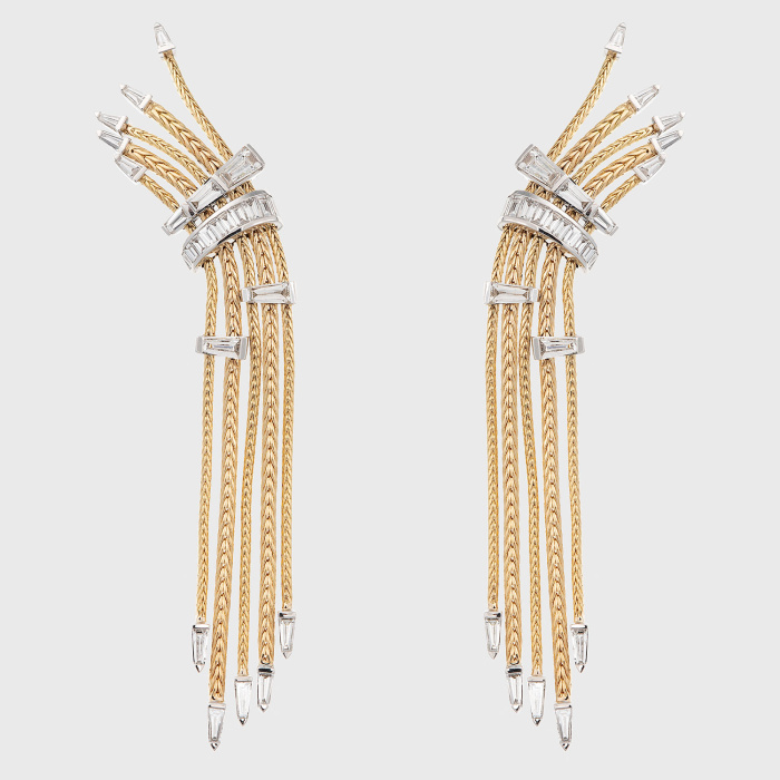 Yellow gold earrings with white diamond baguettes