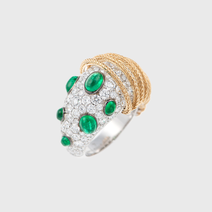 Yellow gold ring with emeralds and opals