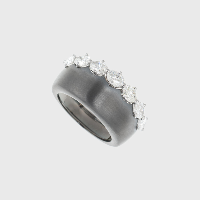 Blackened white gold ring with oval white diamonds