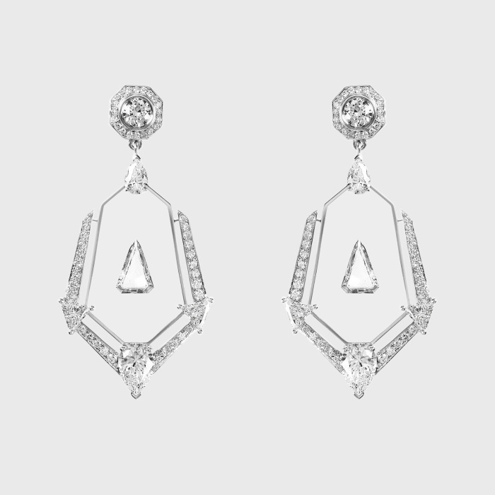 White gold earrings with white diamonds in translucent enamel