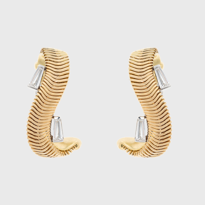 Yellow gold chain small earrings with tapered baguettes