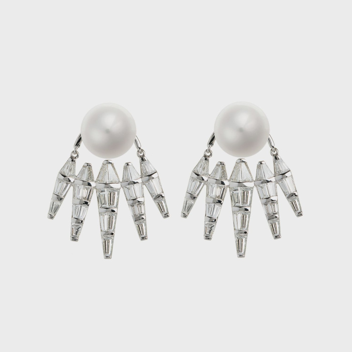 White gold earrings with tapered white diamonds and white pearls