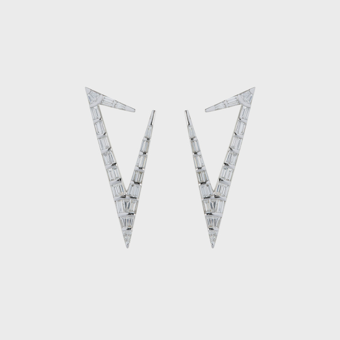 White gold earrings with white diamond baguettes