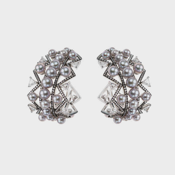 White gold earrings with white diamonds and silver pearls