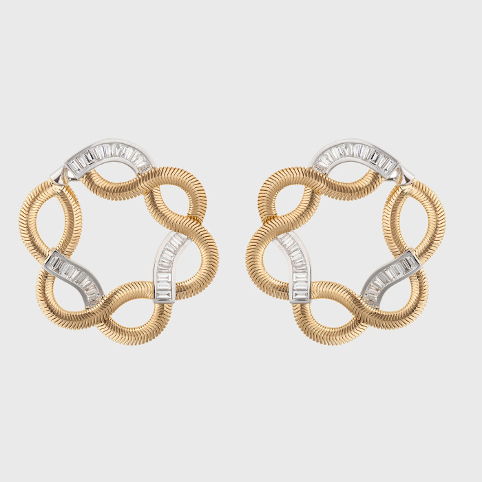 Yellow gold chain earrings with white diamond baguettes