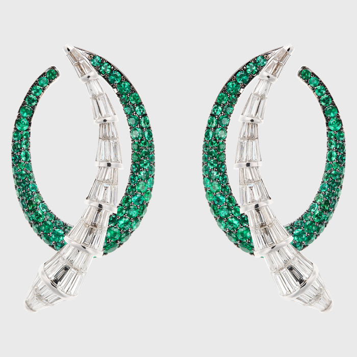 White gold earrings with emeralds and white diamond baguettes
