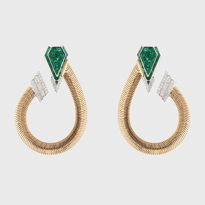 Yellow gold chain earrings with emeralds and white diamonds