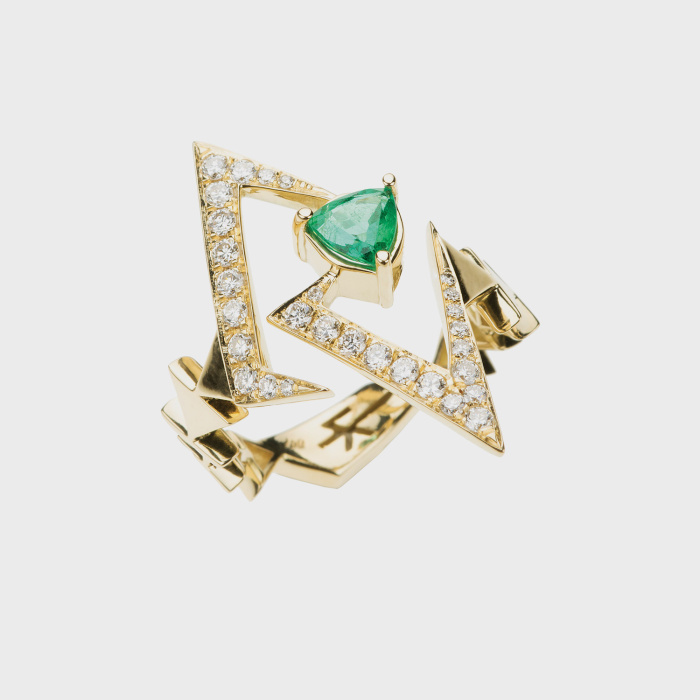 Yellow gold ring with white diamonds and emerald