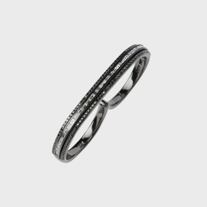 Black gold double finger ring with black diamonds and white diamond baguettes