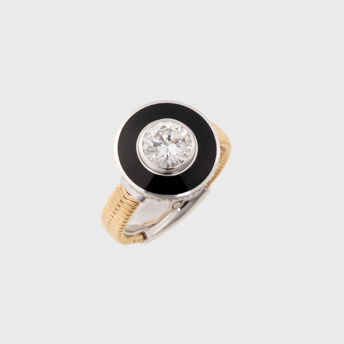 Yellow gold chain ring with round white diamond and black enamel
