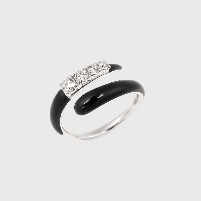 Oui collection band ring with white diamonds