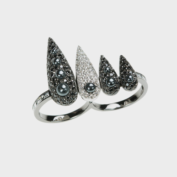 White gold double finger ring with white diamonds, white diamond baguettes, black diamonds and hematites