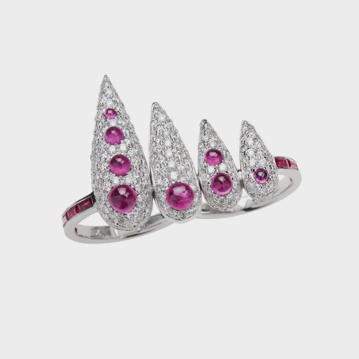 White gold double ring with white diamonds, ruby baguettes and ruby cabochons