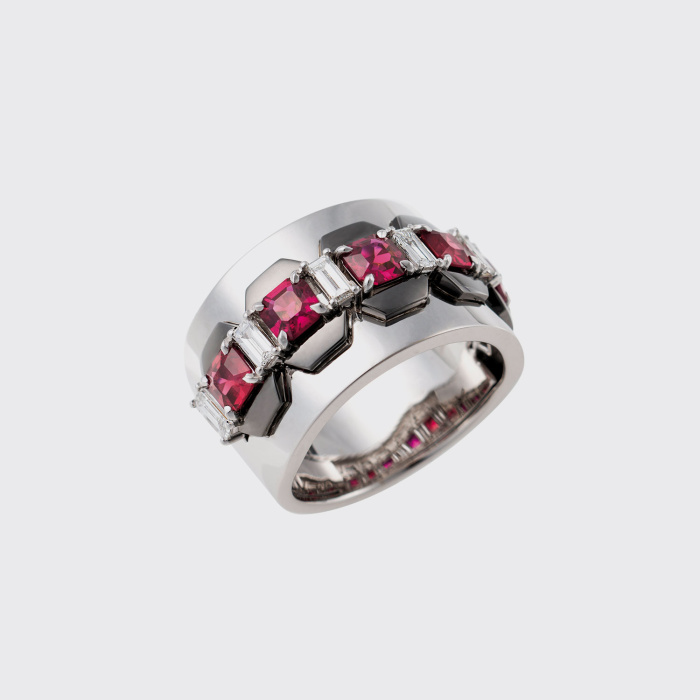 White and black gold ring with rubies and white diamonds