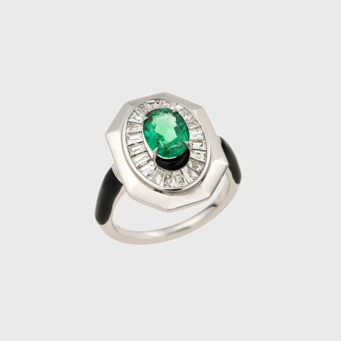 White gold ring with oval emerald, white diamond baguettes and black enamel
