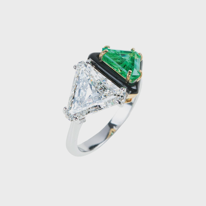 White gold ring with white trillion diamond, emerald and black enamel