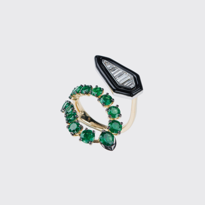 White gold ring with emeralds, white diamonds and black enamel