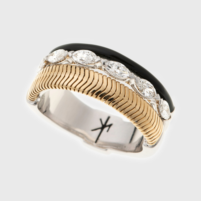 Yellow gold chain ring with navette white diamonds and black enamel