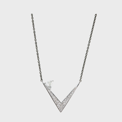White gold pendant necklace with white diamonds and trillion white diamond