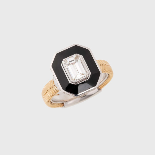 Yellow gold chain ring with white diamond and black enamel