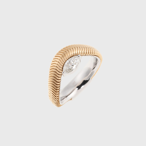 Yellow gold chain ring with marquise white diamond