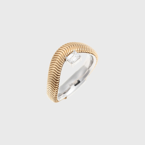 Yellow gold chain ring with white diamond