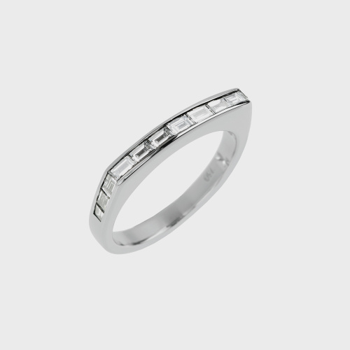 White gold band ring with white diamond baguettes