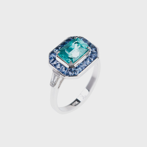 White gold ring with blue sapphires, apatite and white diamond baguettes