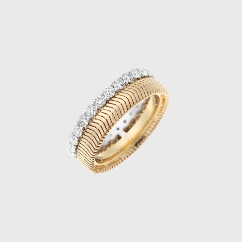 Yellow gold chain ring with round white diamonds